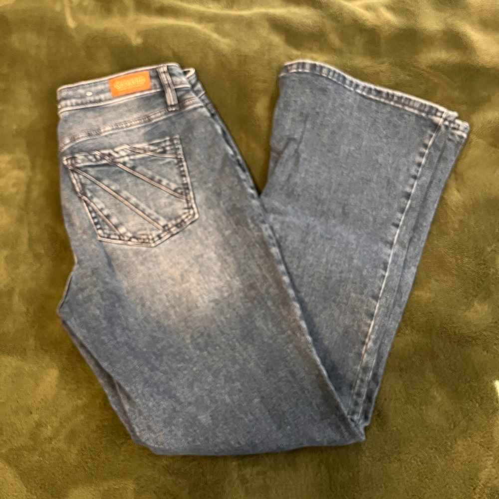 NWOT Shyanne flare jeans